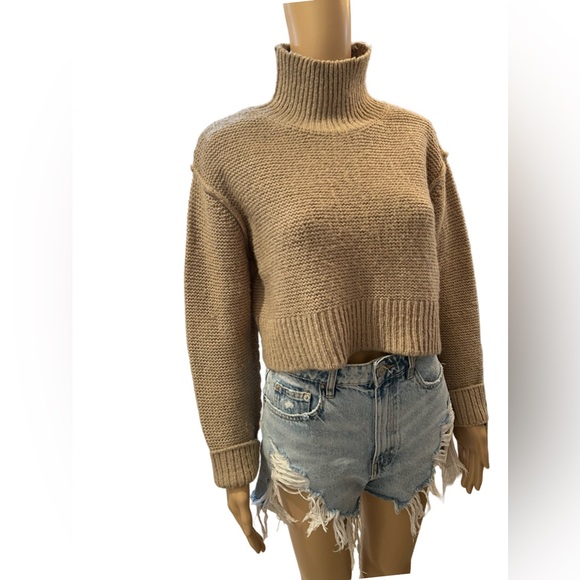 Suuuuper cute cropped turtleneck - Picture 4 of 7